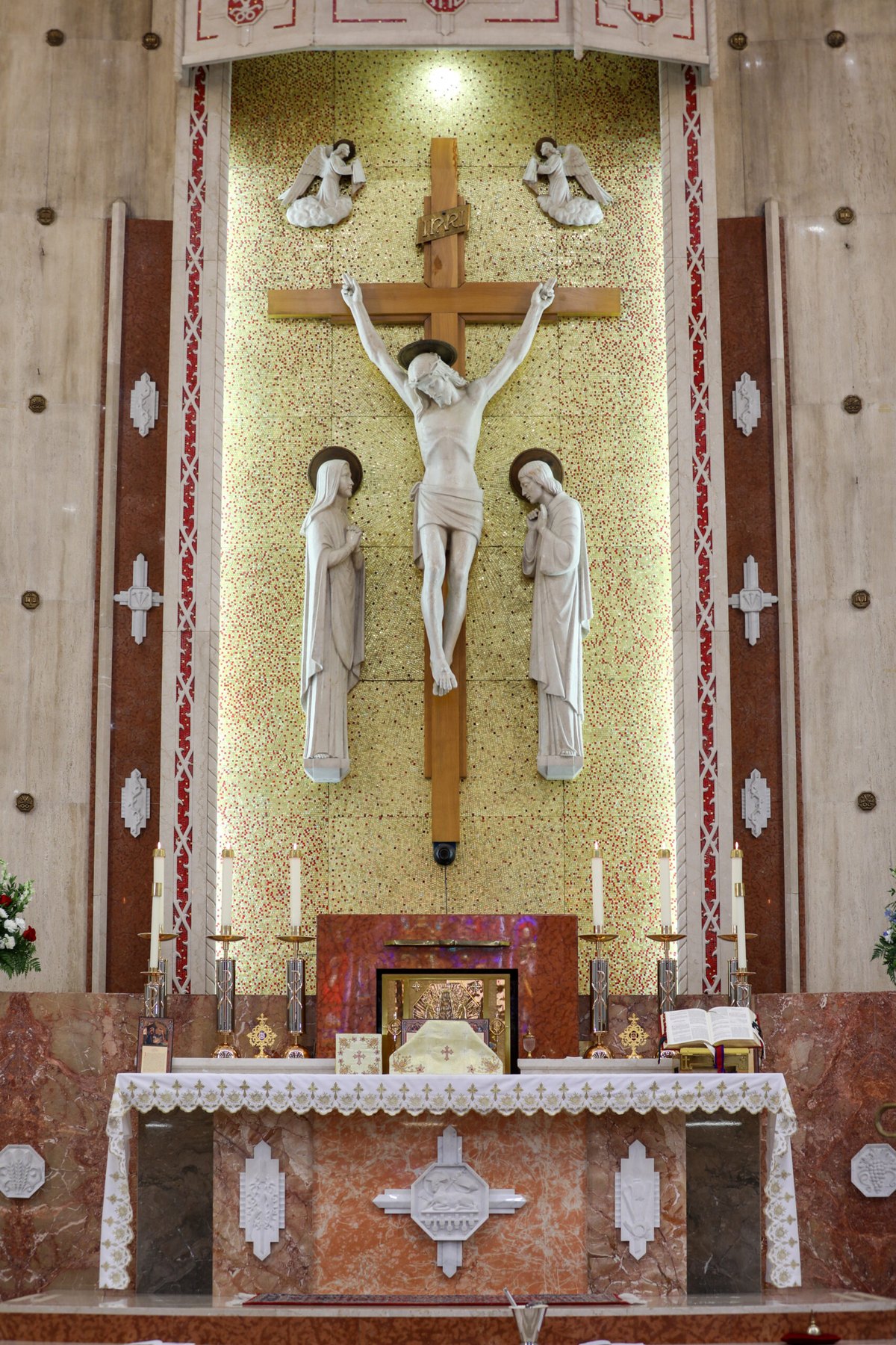 The sanctuary crucifix and mosaic