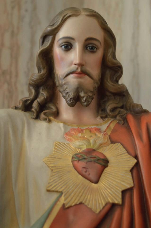 Statue of the Sacred Heart of Jesus